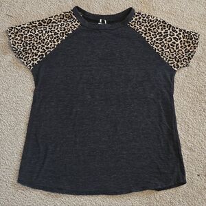 Lovely Souls Medium Raglan Style Short Sleeve Top